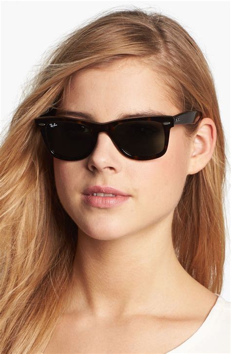 wayfarer style sunglasses women's